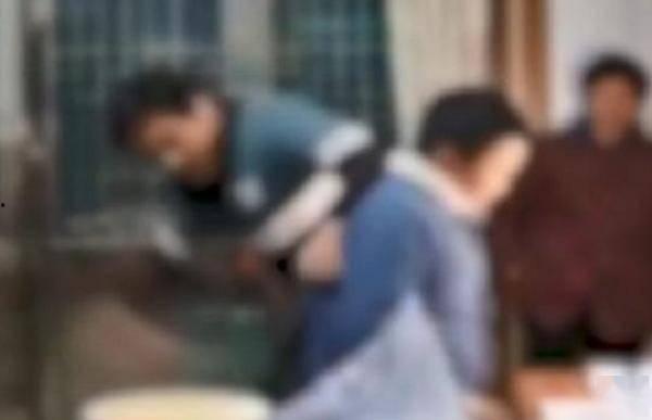 男孩打架奶奶吃瓜视频,场面逗趣引网友热议